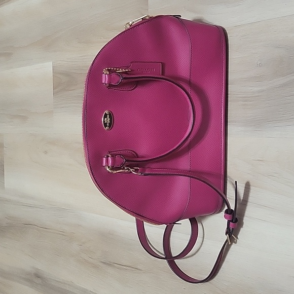 Coach Handbags - COACH | EUC | Cranberry| Purse